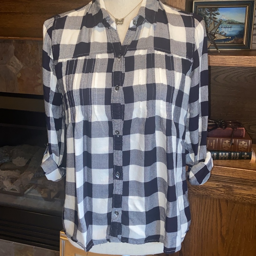 Hollister Cream & Black Buffalo Plaid Check Flowy Dressy Blouse Pintuck Pleats